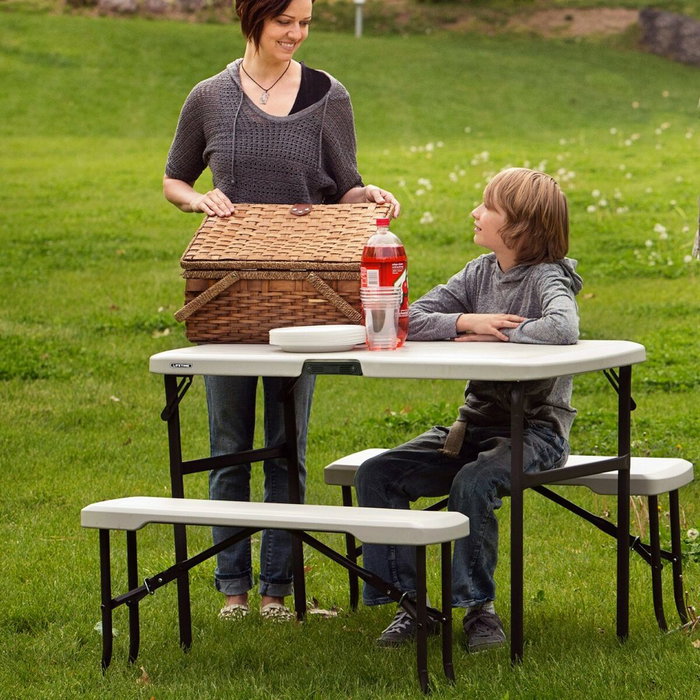 Lifetime Ensemble Table Pliante et deux Bancs Pliants Crème Lifetime Ensemble Table Pliante et deux Bancs Pliants Crème