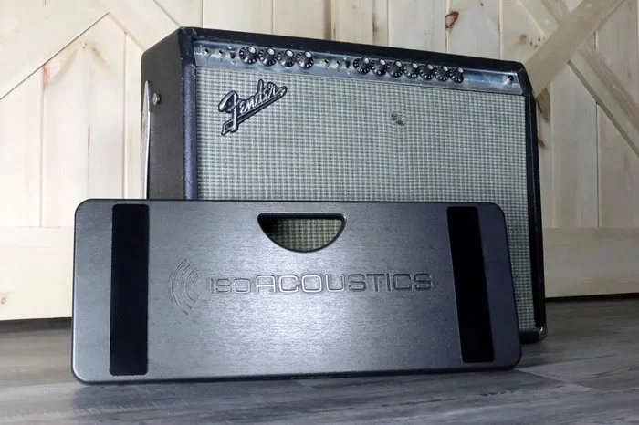 IsoAcoustics Stage 1 Board – Plateforme d'isolation portable pour amplificateurs guitare/basse, claviers et subwoofers