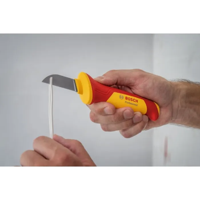 Bosch Professional Couteau à câble à lame droite, isolation VDE, protection 1000V, lame en acier S2, poignée caoutchoutée, pour électriciens et artisans Bosch Professional Couteau à câble à lame droite, isolation VDE, protection 1000V, lame en acier S2, poignée caoutchoutée, pour électriciens et artisans