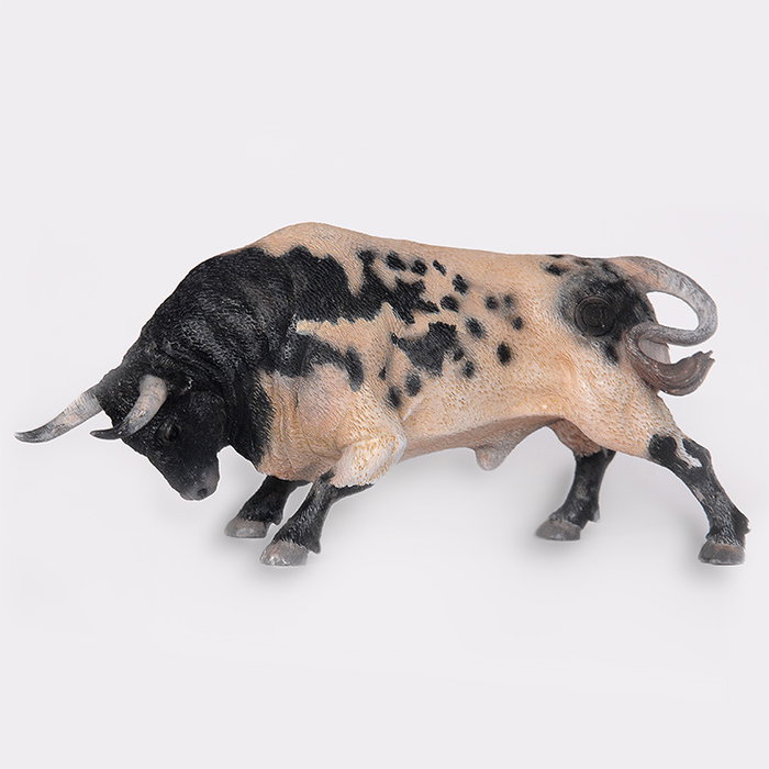 DEQUBE Figurine Toro Bravo Berrendo Embistiendo - Réplique animalière à échelle peinte à main, collection de 20 taureaux, polyglotte