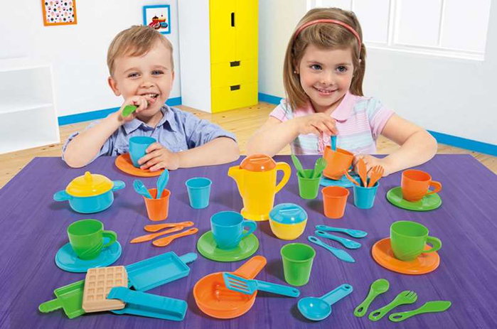 Molto Caisse de ménage pour cuisines avec 45 pièces, jeu de dîner en mousse
