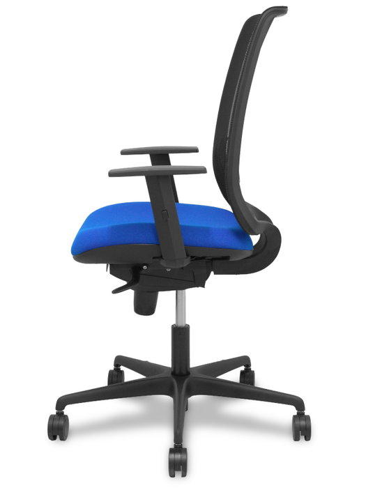 Chaise Alares Synchro 5 positions tissu Bleu Maille Noir Base en nylon noir Accoudoir 1D Sans appui-tête Roulettes 65mm nylon Chaise Alares Synchro 5 positions tissu Bleu Maille Noir Base en nylon noir Accoudoir 1D Sans appui-tête Roulettes 65mm nylon
