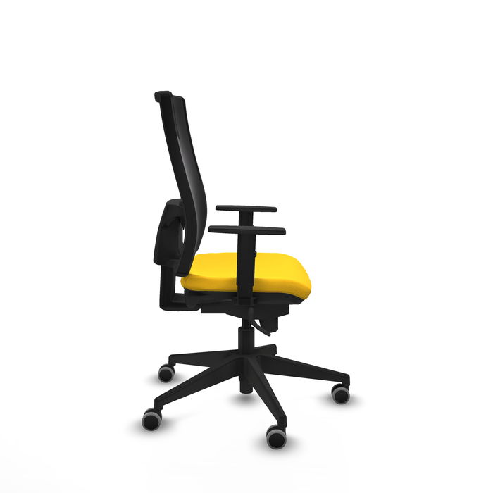 Chaise Horna Synchro 5 positions cuir écologique Jaune Maille Noir Base pyramidale noire Accoudoir 1D Sans appui-tête Roulettes 65mm pour moquette