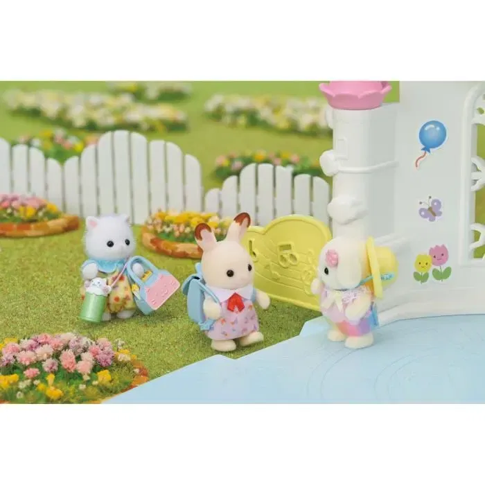 Sylvanian Families - 5747 - Duo Bébés Lapin Chocolat et Chat Persan en Promenade avec Accessoires pour Crèche (Figurines Articulées)