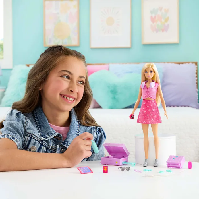 Mattel Barbie Malibu Aventures Sans Limites avec bagages de voyage Mattel Barbie Malibu Aventures Sans Limites avec bagages de voyage