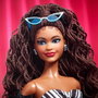 Mattel - Poupée Barbie Signature 65ème Anniversaire - Édition Châtain Hrm59 - Poupée Collection en Noir et Blanc avec Accents Saphir - Avec Socle et Certificat