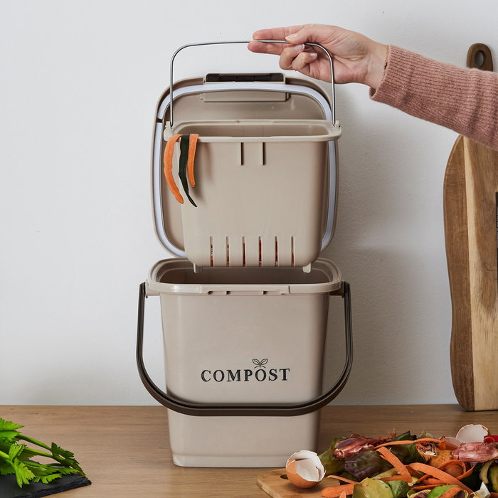 Je cherche une Idee Bac à compost avec seau de 8 L
