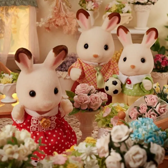 Sylvanian Families Figurine Famille Lapin Chocolat 5655 - 4 Personnages Articulés Habillés - Jouet Enfant Dès 3 Ans