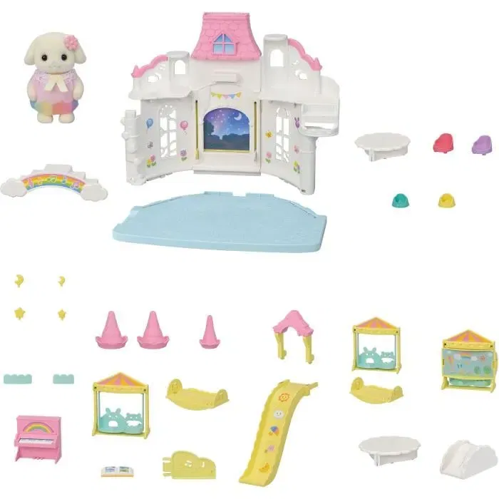 Sylvanian Families - La Crèche Ensoleillée - Table de jeu interactive avec toboggan, piano, balançoire et bébé Lapin Béliers - Jouet bébé