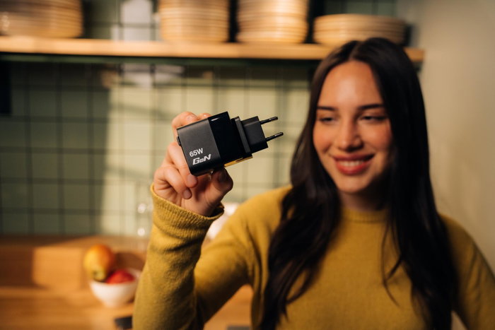 Verbatim Chargeur GaN 65 W avec câble rétractable, USB-C et USB-A, Noir