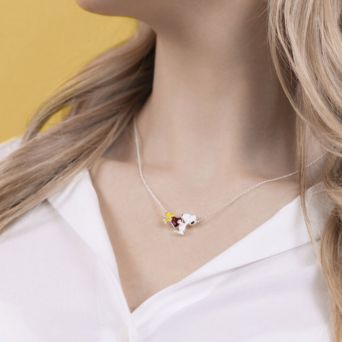 PEERS HARDY - Collier pendentif Snoopy et Woodstock en forme de cœur - Bijou fantaisie PEERS HARDY - Collier pendentif Snoopy et Woodstock en forme de cœur - Bijou fantaisie