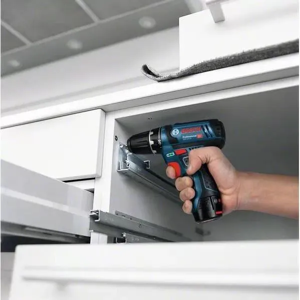 Bosch GSR 12V-15 Perceuse sans fil avec 2 batteries 2Ah et 25 accessoires