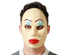 Masque de visage femme maquillée avec lèvres rouges