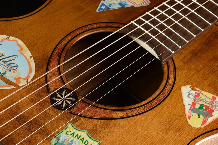 LAG Guitare Électroacoustique Folk Escapade Globe Trotter Travel Naturelle Abeta Massif
