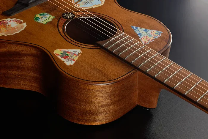 LAG Guitare Électroacoustique Folk Escapade Globe Trotter Travel Naturelle Abeta Massif