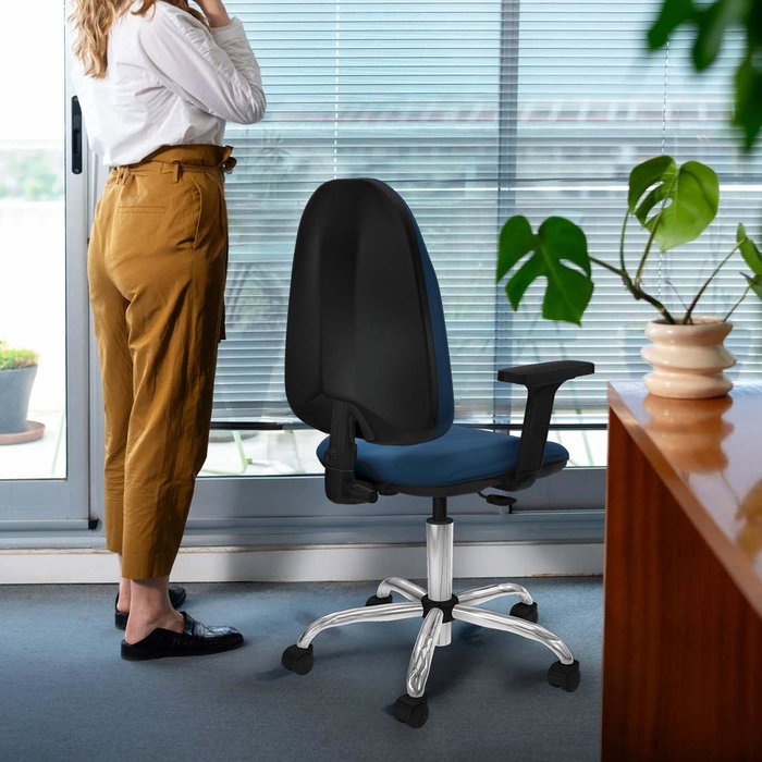 Chaise Algarra Contact permament de base Cuir écologique Bleu clair Structure chromée Accoudoir 2D Sans appui-tête Roulettes en nylon 50 mm