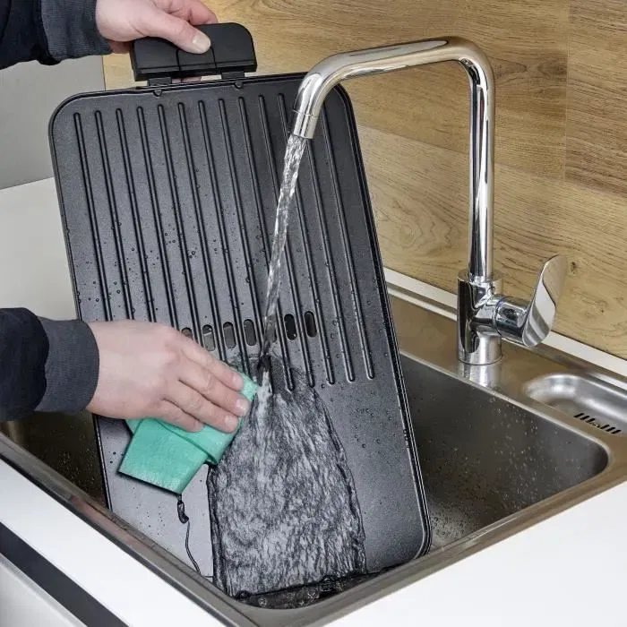 Severin Plancha Gril PG8564 - Surface de cuisson 50x30 cm en fonte antiadhésive, jusqu'à 230°C et 2300W - Pour viandes, poissons et légumes