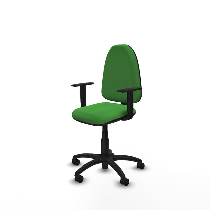 Chaise de bureau Aýna avec mécanisme de contact permanent de base, rembourrée de tissu vert. Équipée d'une base en polyamide noir, d'accoudoirs 1D et de roulettes en nylon de 50 mm