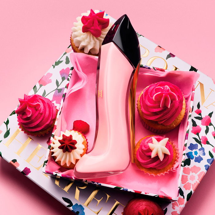 Carolina Herrera Good Girl Blush - Ensemble Parfum de 3 Pièces - Eau de Parfum 80 ml + Lait Corps 100 ml + Eau de Parfum 10 ml Carolina Herrera Good Girl Blush - Ensemble Parfum de 3 Pièces - Eau de Parfum 80 ml + Lait Corps 100 ml + Eau de Parfum 10 ml