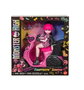 Mattel - Poupée Monster High Draculaura avec Scooter - Dimensions 21.3x27.9x9.74 cm - Jouet pour Enfants dès 4 Ans