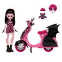 Mattel - Poupée Monster High Draculaura avec Scooter - Dimensions 21.3x27.9x9.74 cm - Jouet pour Enfants dès 4 Ans