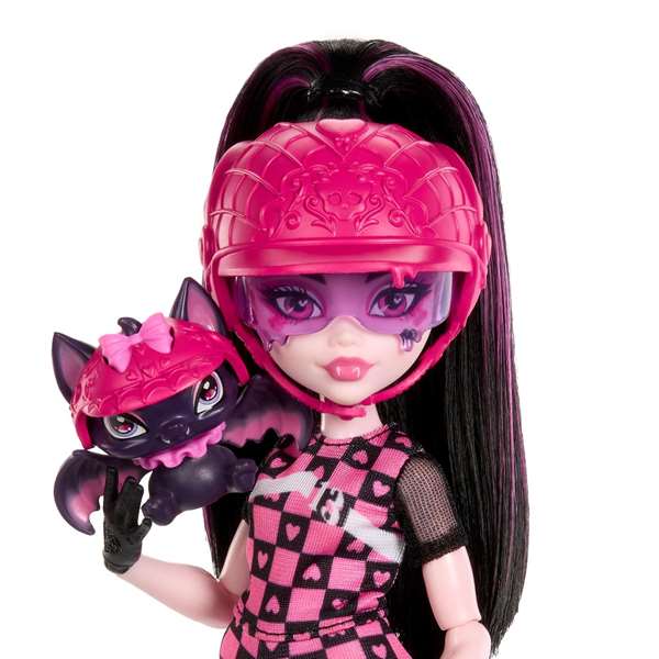 Mattel - Poupée Monster High Draculaura avec Scooter - Dimensions 21.3x27.9x9.74 cm - Jouet pour Enfants dès 4 Ans