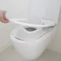 Thermobaby Réducteur de WC LUXE Blanc Muguet - Siège réducteur pour enfant, dossier haut confortable, installation facile et adapté à toutes les cuvettes