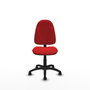Chaise de bureau Algarra avec mécanisme de contact permanent de base, revêtue de similicuir rouge. Équipée d'un piètement en polyamide noir, sans accoudoirs et de roulettes pour parquet