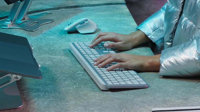 Logitech MX Keys S - Clavier sans fil rétroéclairé avancé, pour Windows, macOS, ChromeOS, Linux, iPadOS, avec rechargement USB-C