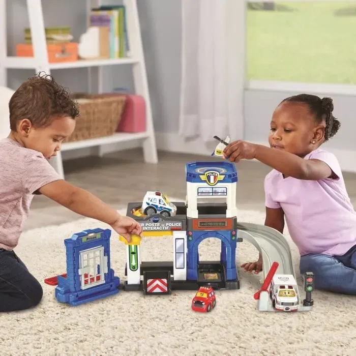 VTech Tut Tut Bolides Série Pro - Super Poste de Police Interactif avec Chris Lieutenant de Police et Accessoires - Jouet Enfant 2 à 6 Ans