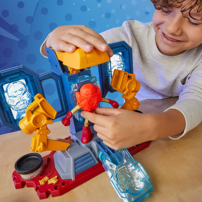 HASBRO Play-Doh Marvel Iron Man - Laboratoire d'Armures avec Figure, Moulages, Plastilina et Effets Lumineux - Jeu Créatif Enfant +4 Ans