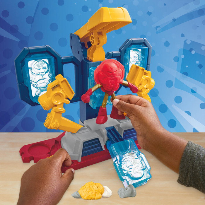 HASBRO Play-Doh Marvel Iron Man - Laboratoire d'Armures avec Figure, Moulages, Plastilina et Effets Lumineux - Jeu Créatif Enfant +4 Ans