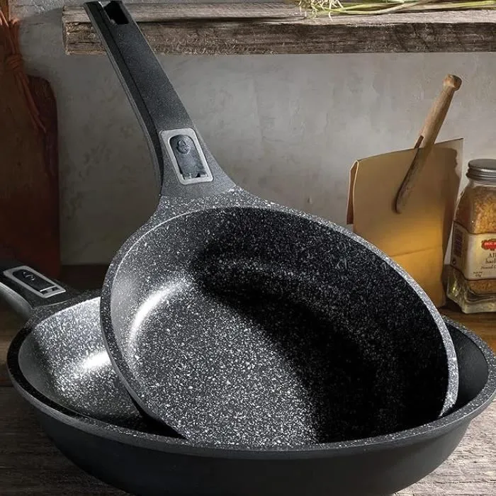 GSW Poêle EASY CLICK Fonte d'Aluminium 24 cm Induction Antiadhésive Sans PFAS Manche Amovible Compatible Tous Feux GSW Poêle EASY CLICK Fonte d'Aluminium 24 cm Induction Antiadhésive Sans PFAS Manche Amovible Compatible Tous Feux