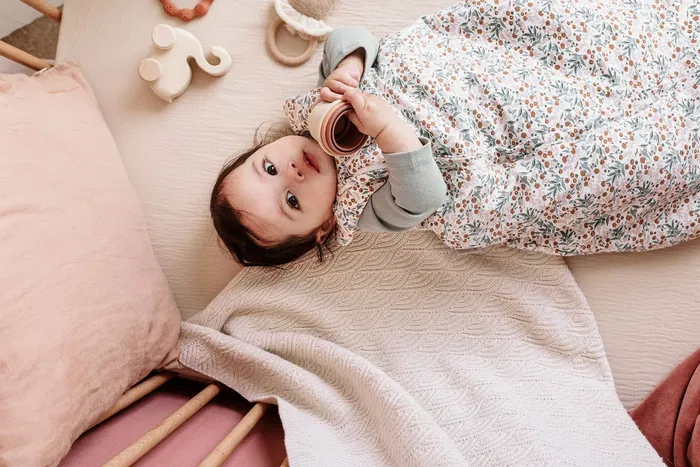 Candide - Douillette naissance Gaspard & Lily - 70 cm - Pour bébé de 3 à 9 mois - Ouverture centrale - TOG 3 - En jersey doux et ouatiné