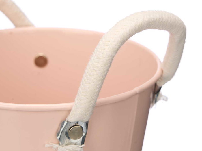 Ibergarden Macetero Métal et Corde avec Anses Blanches Diam 13 - 18x16x13 cm - Assorti Aléatoirement (Blanc, Beige, Rose, Vert) (Set de 36) Ibergarden Macetero Métal et Corde avec Anses Blanches Diam 13 - 18x16x13 cm - Assorti Aléatoirement (Blanc, Beige, Rose, Vert) (Set de 36)