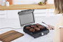 Ninja GR101EU Gril et plaque de cuisson d'intérieur grand format, surface antiadhésive interchangeable, cuisson uniforme jusqu'à 260°C, jusqu'à 5 personnes