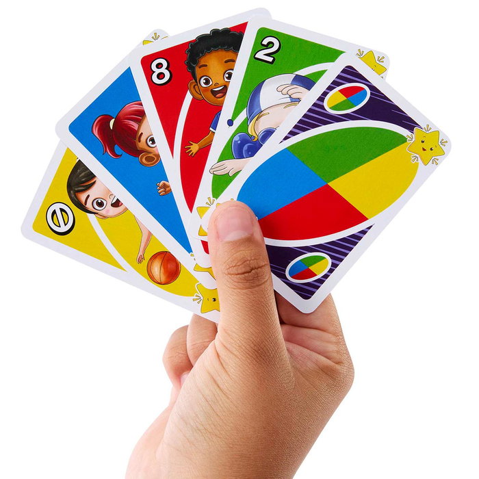 Mattel Games UNO Junior Move! Jeu de cartes pour enfants et familles - Multilingue (Anglais, Français, Allemand, Italien, Espagnol) - Recommandé +3 ans