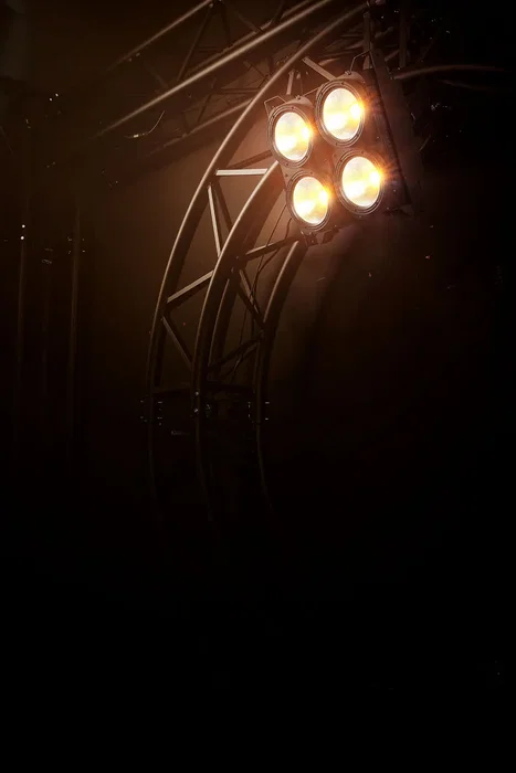Algamlight Blinder Cob 4X 100W LED Blanc Froid/Blanc Chaud/Ambre - DMX, IP20, 200W Algamlight Blinder Cob 4X 100W LED Blanc Froid/Blanc Chaud/Ambre - DMX, IP20, 200W