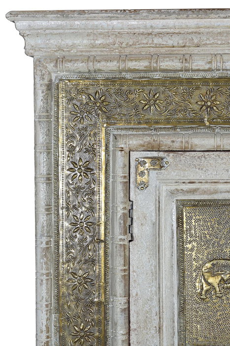 GINER Y COLOMER Armoire en Bois de Manguier Blanc Vieilli avec Finition Craquelé et Détails en Bronze