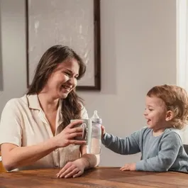 MAM - Easy Active - Biberon 2ème âge - 330 ml - +6 mois - Tétine débit X - Forme ergonomique - Lilas - Matériaux bio-circulaires