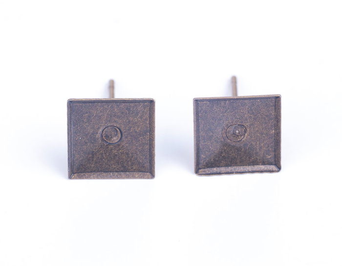 Innspiro Boucles d'oreilles métalliques pour incrustation base carrée doré vieilli 8x8x12mm Innspiro Boucles d'oreilles métalliques pour incrustation base carrée doré vieilli 8x8x12mm