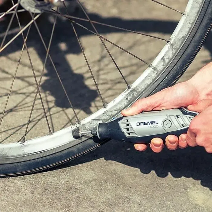 Dremel 684 - Coffret de 20 accessoires pour nettoyage et polissage d'outils multi-usages avec plateau amovible Dremel 684 - Coffret de 20 accessoires pour nettoyage et polissage d'outils multi-usages avec plateau amovible