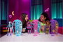 Mattel - Poupée Monster High Skulltimate Secrets Catty avec armoire et plus de 19 surprises