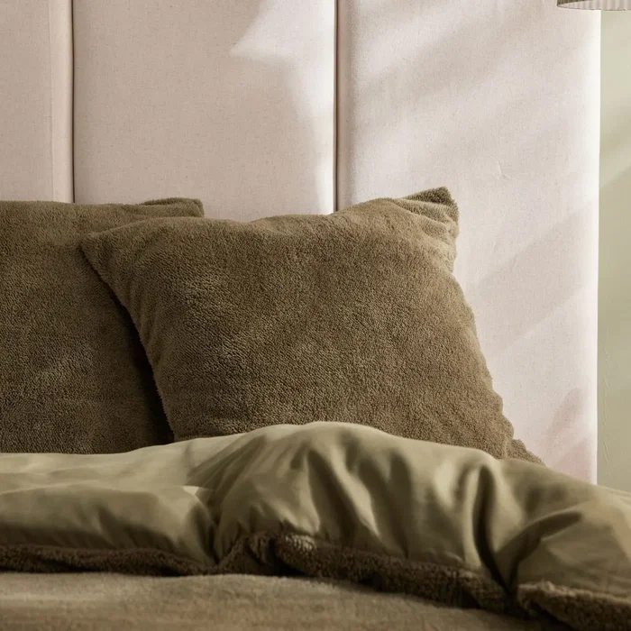 Today Parure de lit Teddy 240x220 cm - Housse de couette et taies - Microfibre et face Teddy - Vert uni - Pour lit 2 personnes