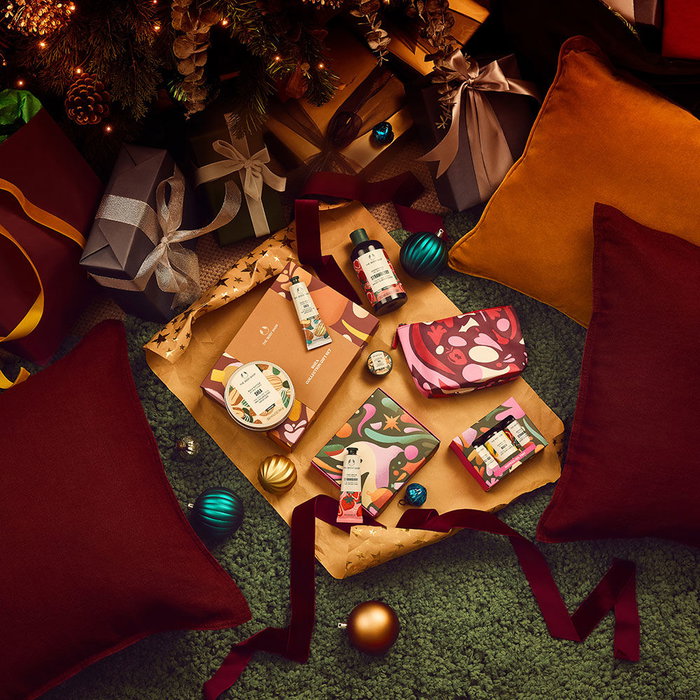 The Body Shop Coffret Cadeau Soins Fraise - Beurre Corporel 50ml, Baume Mains 30ml, Gel Douche 60ml, Trousse