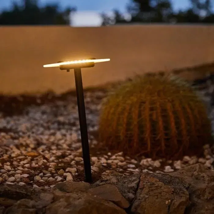 LUMISKY Lot de 2 balises solaires à piquer UFO - H 35 cm - LED blanc chaud - Éclairage de jardin autonome LUMISKY Lot de 2 balises solaires à piquer UFO - H 35 cm - LED blanc chaud - Éclairage de jardin autonome