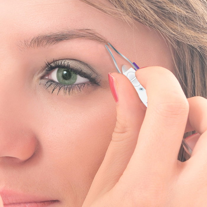 Cosmetic Club Pinces d'épilation avec LED et loupe rotative x25 Cosmetic Club Pinces d'épilation avec LED et loupe rotative x25