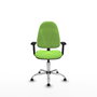 Chaise de bureau Algarra avec mécanisme Contact permanent de base, rembourrée de tissu couleur Pistache. Équipée d'une base chromée, d'accoudoirs 2D et de butées