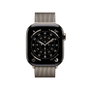 Apple Watch Series 11 GPS + Cellular - 42mm - Boîtier Natural Titanium - Bracelet Natural Milanese Loop
