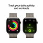 Apple Watch Series 11 GPS + Cellular - 42mm - Boîtier Natural Titanium - Bracelet Natural Milanese Loop